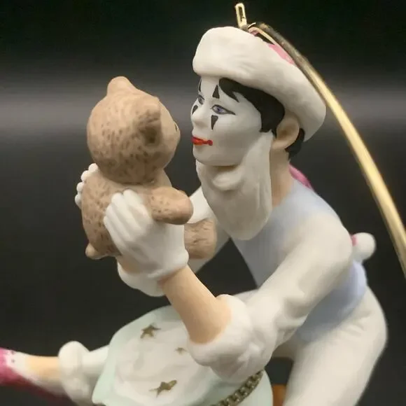 Vintage 1987 Hallmark Keepsake Mime Clown Teddy Bear Ornament - Picture 7 of 16